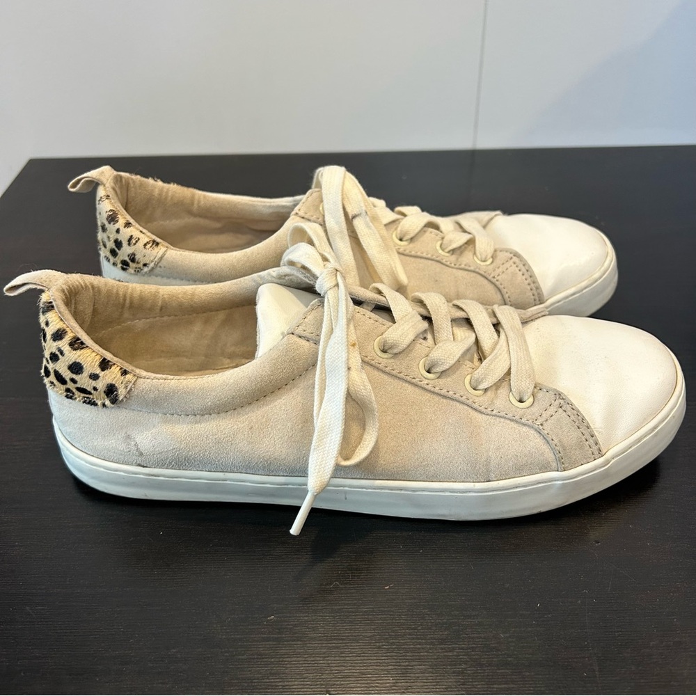 Gap Women’s Lace Up Fashion Sneakers Suede Leopard Print